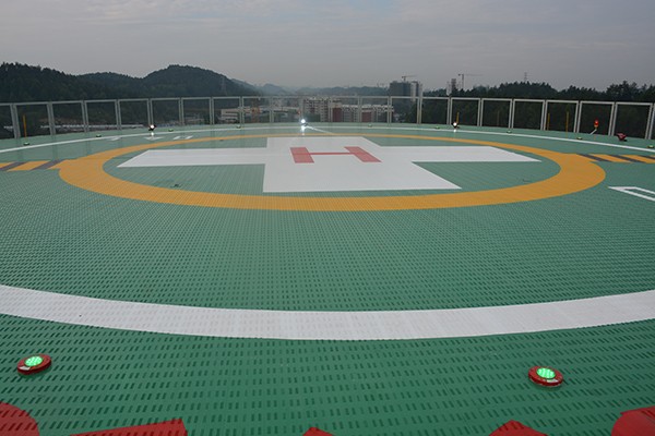 建造屋頂直升機停機坪時，有什么場地條件？